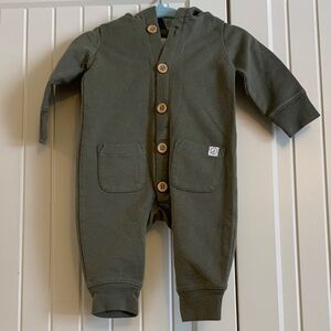 Carter’s one-piece hooded baby suit Little Planet